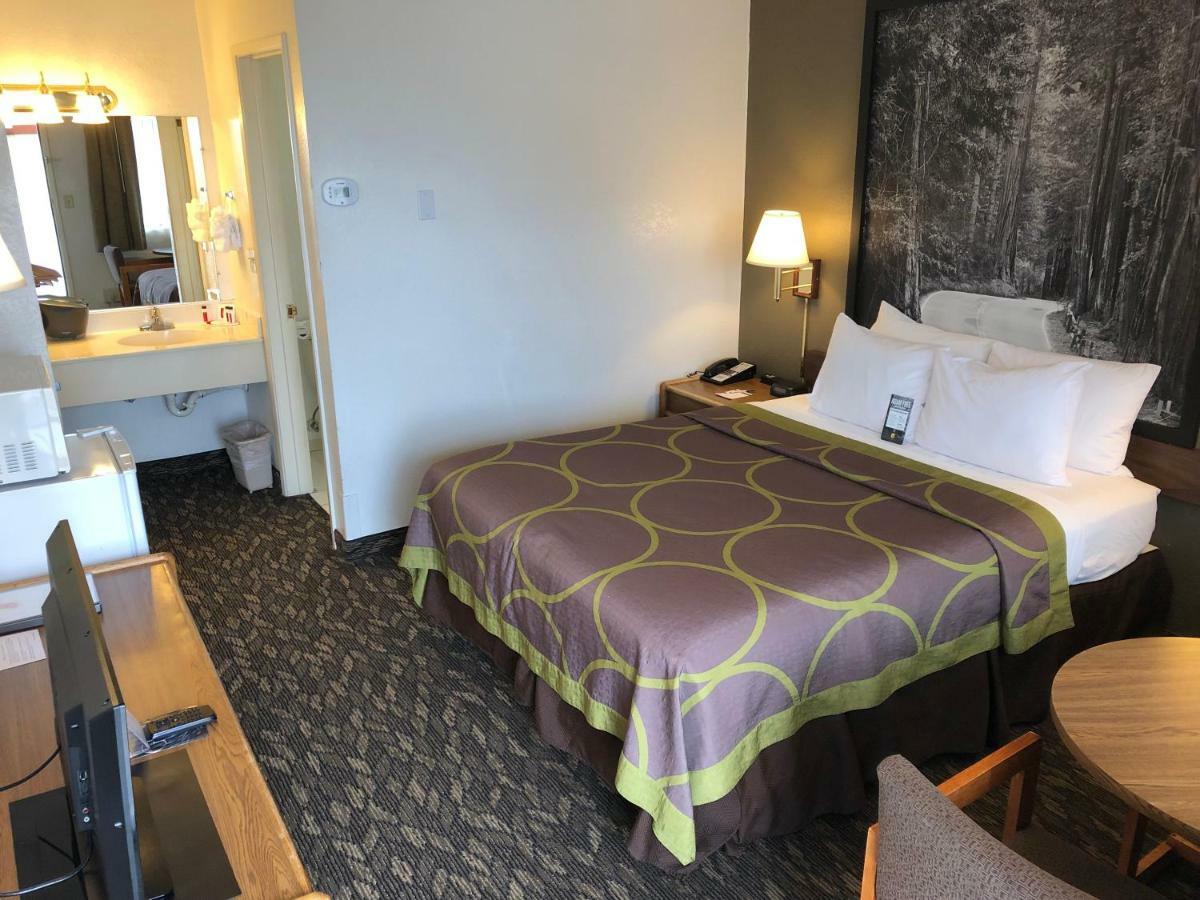 Super 8 By Wyndham Fort Bragg Exterior foto